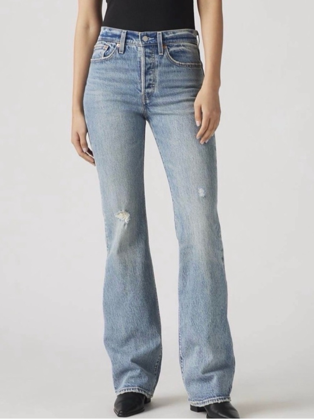 LEVI's Wedgie Bootcut Jean -Back in Town
Medium Wash 27x32